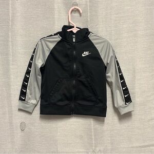 NIKE Zip up front long sleeve lightweight athletic style jacket Sz 24M